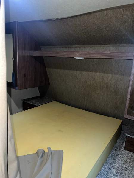 2017 Dutchmen Coleman 295QB - Image 14