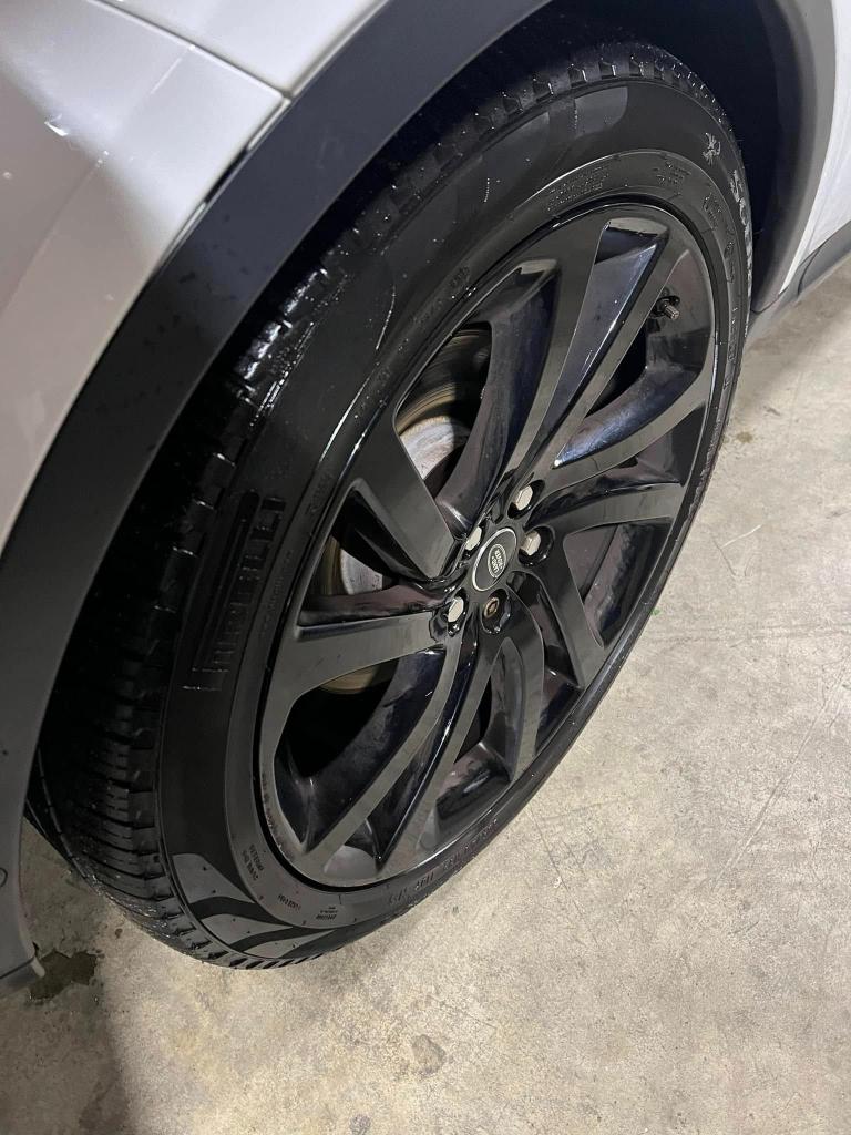 2017 Land Rover Discovery HSE Luxury - Image 19