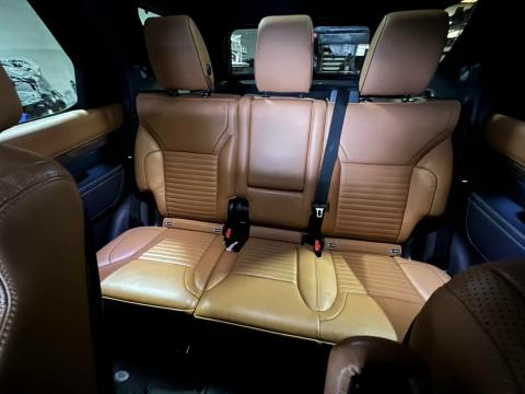 2017 Land Rover Discovery HSE Luxury - Image 11