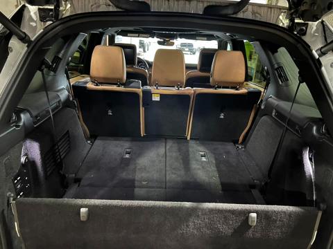 2017 Land Rover Discovery HSE Luxury - Image 12