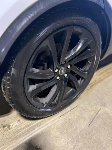 2017 Land Rover Discovery HSE Luxury - Image 22