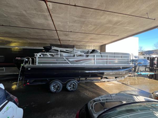 2023 Ranger RP220FC - Image 4