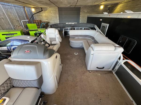 2023 Ranger RP220FC - Image 15