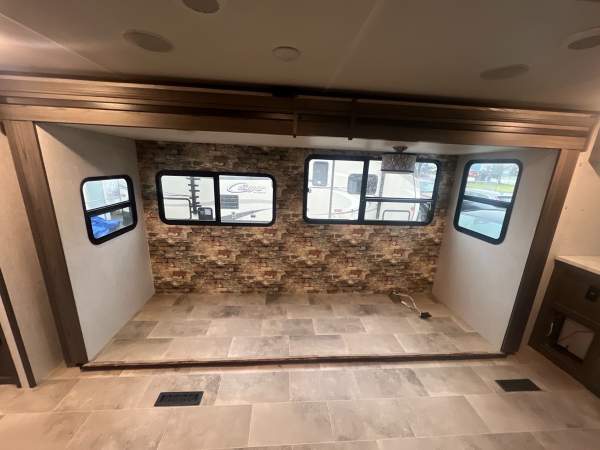 2020 Dutchmen Kodiak FKDS20 - Image 9