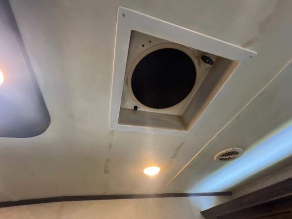 2018 Keystone Montana HM344RL - Image 31