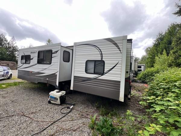 2016 Keystone Hideout 31BHDS - Image 3