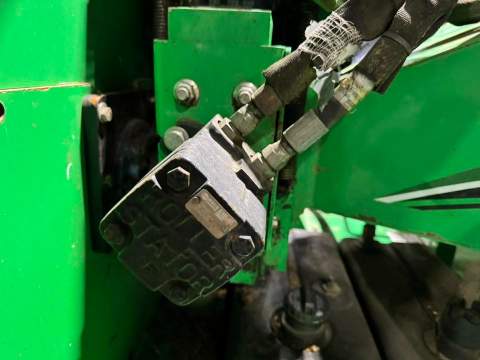 2007 Vermeer Wood Chipper BC600XL - Image 17