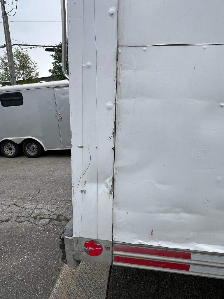 2015 Isuzu NRR Diesel Truck - Image 9