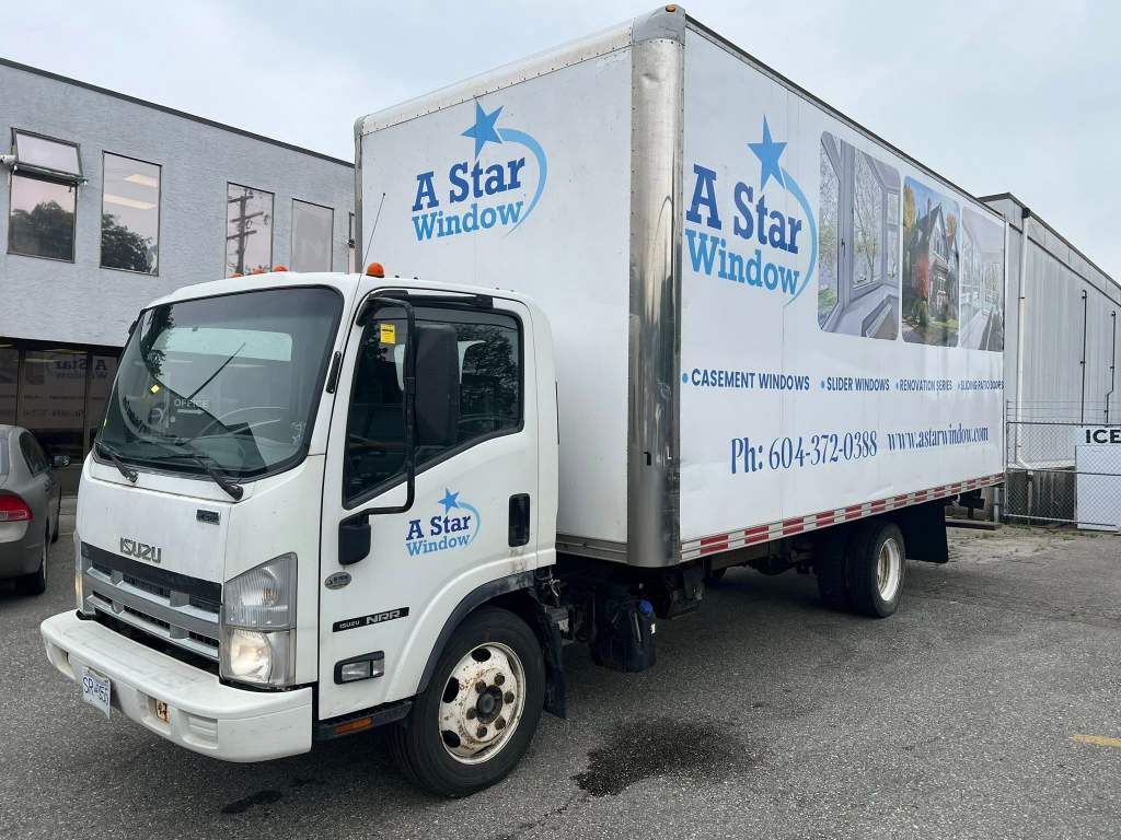 2015 Isuzu NRR Diesel Truck