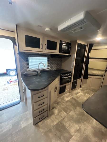 2023 Coachmen Apex Ultra Lite 245BHS - Image 11