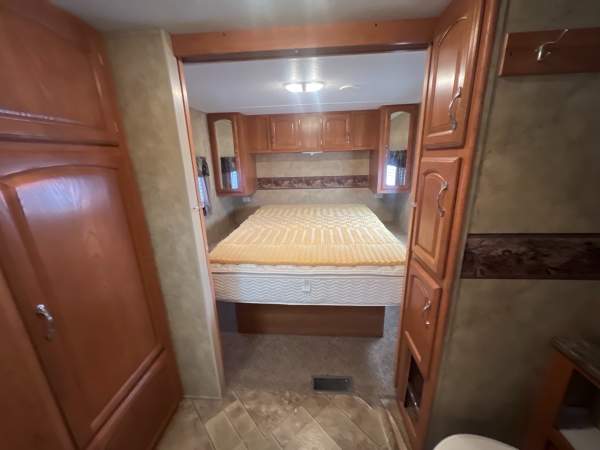 2009 Keystone Cougar 29FKS - Image 17