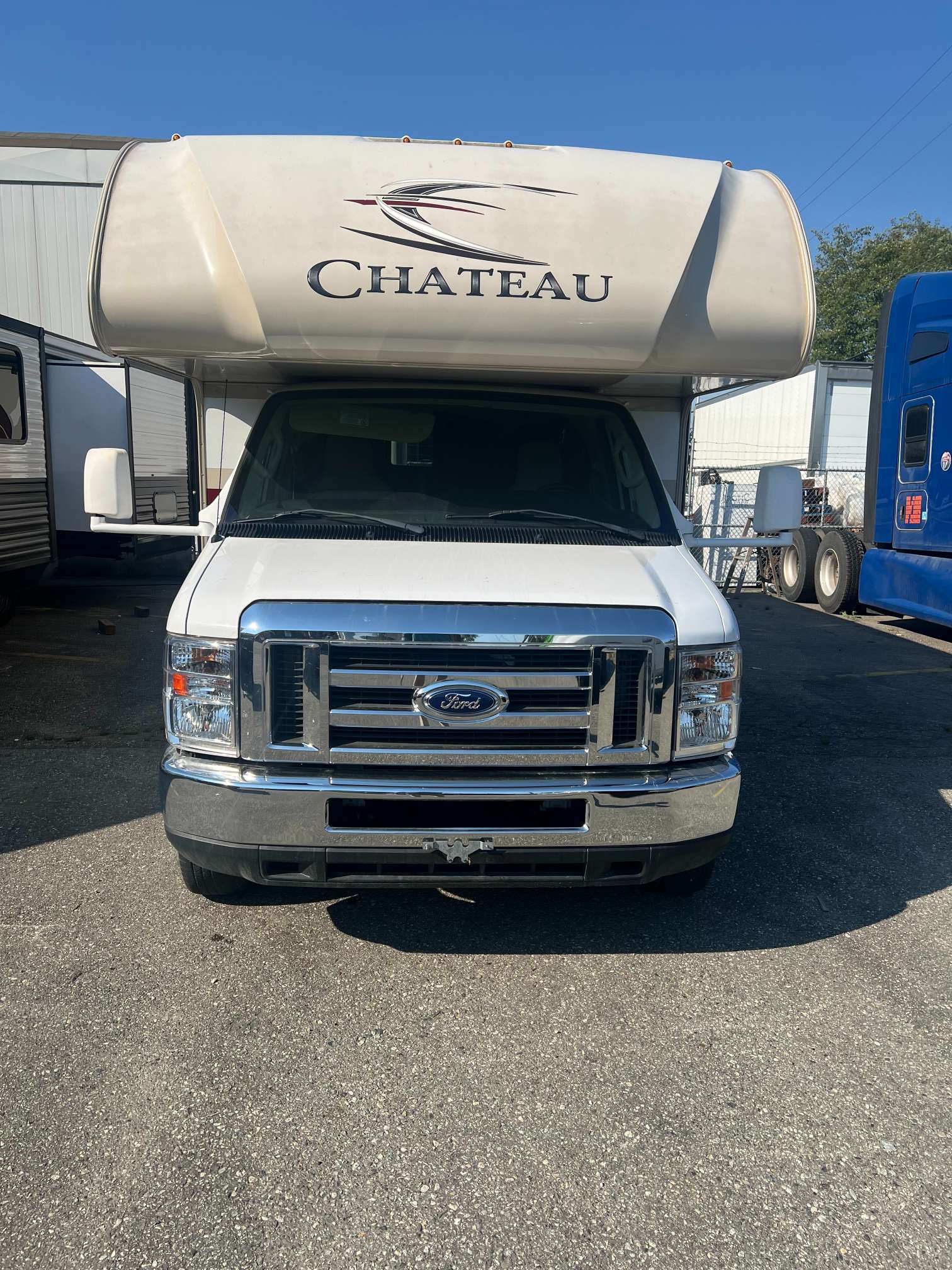 2018 Thor Motor Coach Chateau 30D - Image 2