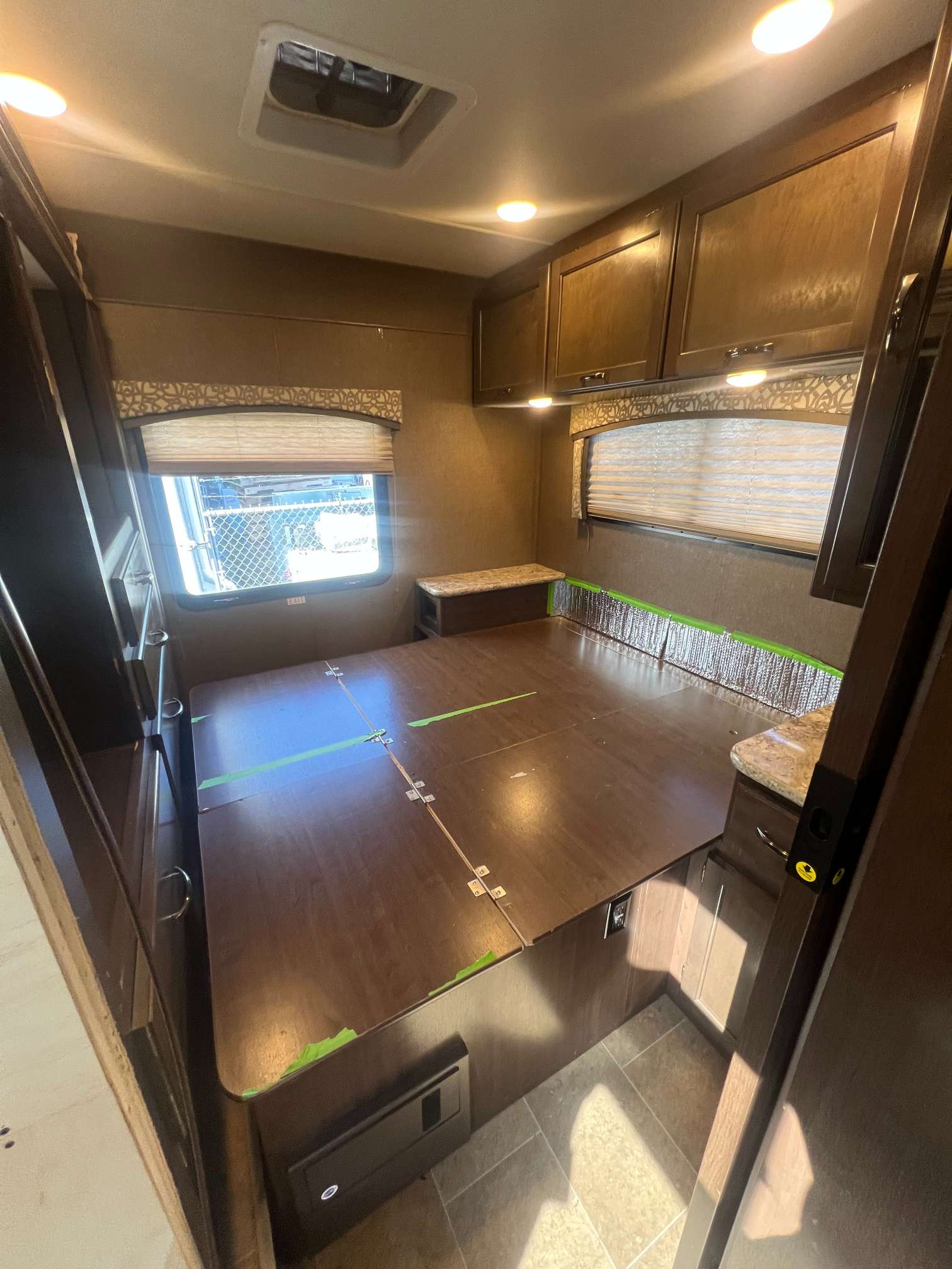2018 Thor Motor Coach Chateau 30D - Image 17