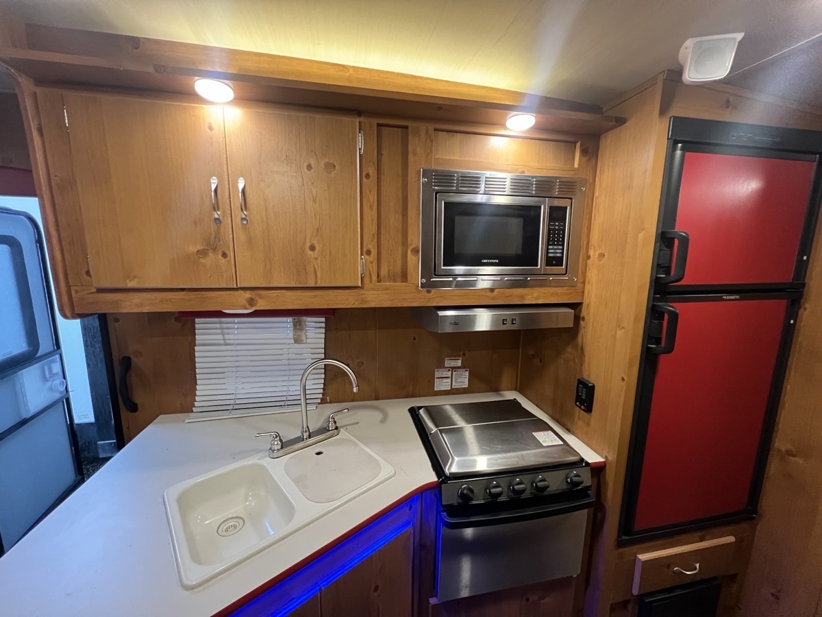 2018 Gulf Stream Vintage Cruiser 23BHS - Image 9