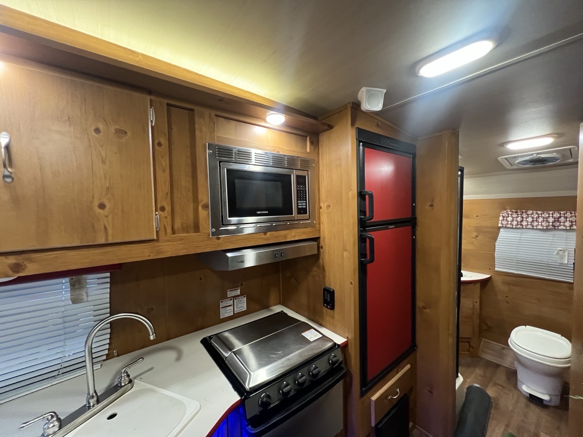 2018 Gulf Stream Vintage Cruiser 23BHS - Image 12