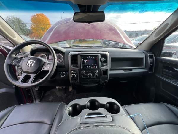 2019 RAM 1500 Classic Crew Cab 4WD - Image 12