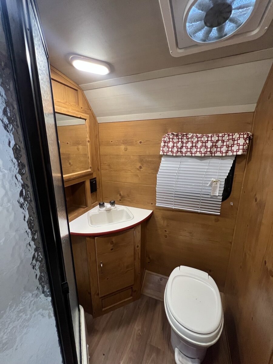 2018 Gulf Stream Vintage Cruiser 23BHS - Image 18