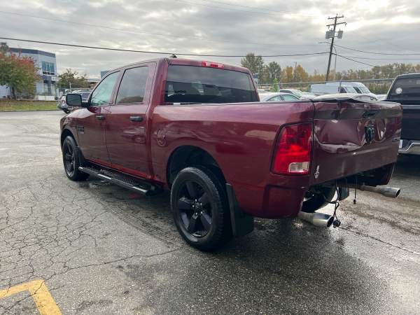 2019 RAM 1500 Classic Crew Cab 4WD - Image 4
