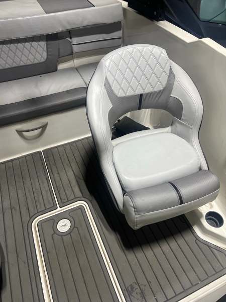 2022 Bayliner VR-4 - Image 10