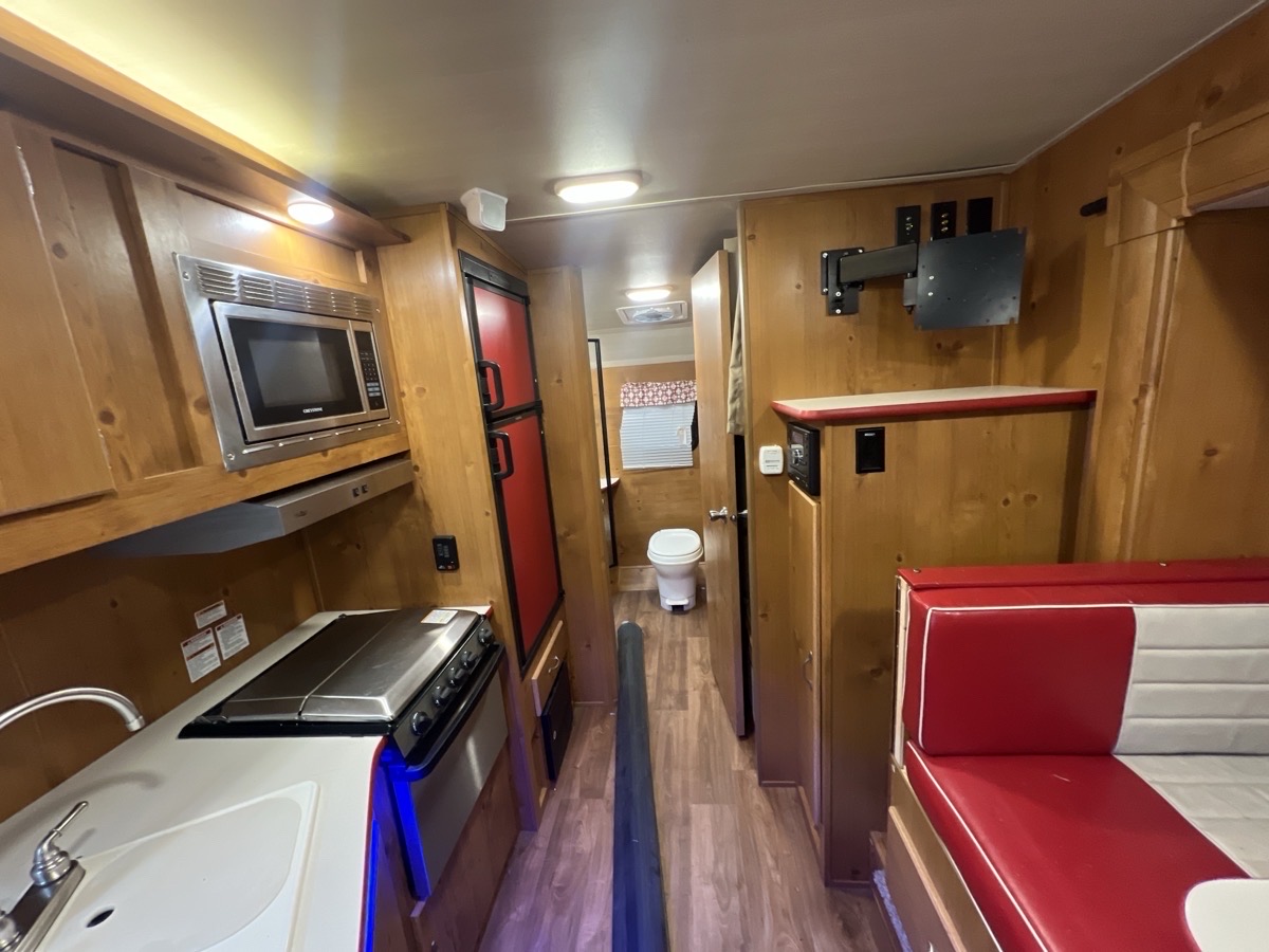 2018 Gulf Stream Vintage Cruiser 23BHS - Image 8