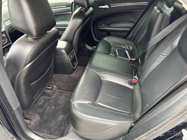 2017 Chrystler 300 Limited RWD - Image 12