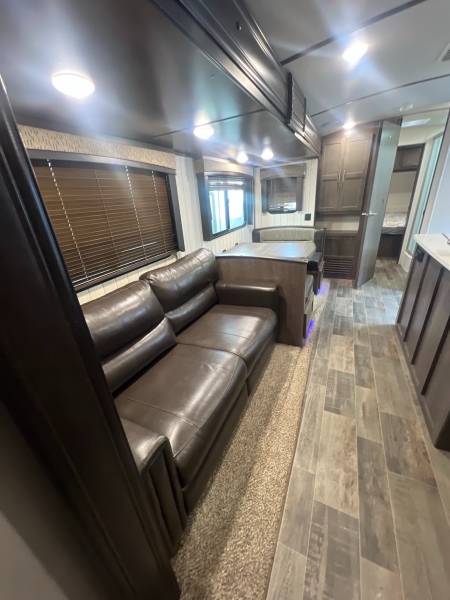 2019 Keystone Sunset 331BH - Image 11