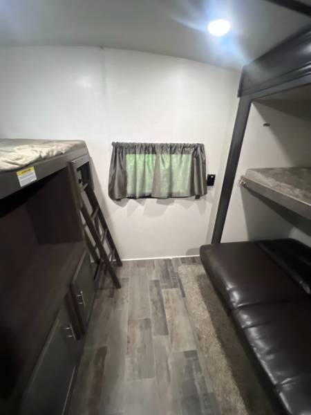 2019 Keystone Sunset 331BH - Image 10