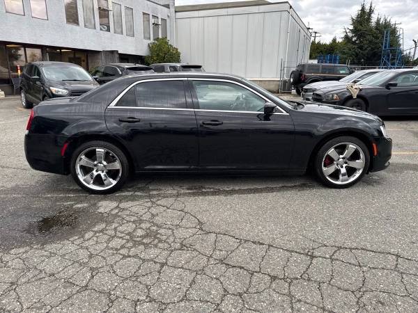 2017 Chrystler 300 Limited RWD - Image 7