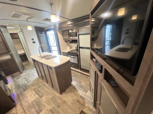 2019 Keystone Sunset 331BH - Image 5