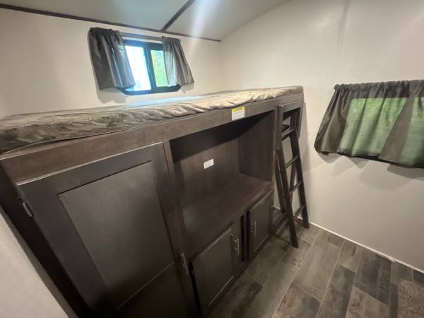 2019 Keystone Sunset 331BH - Image 9