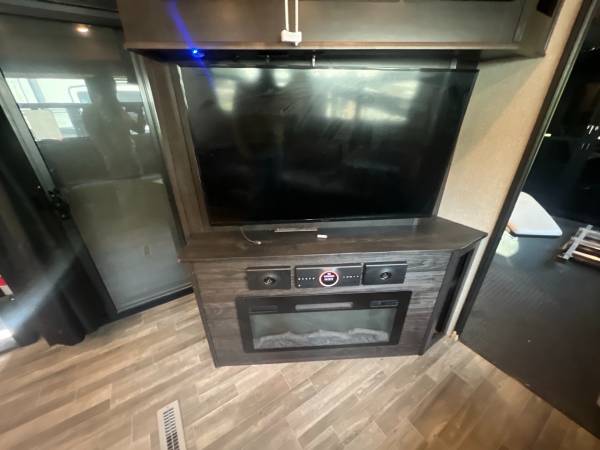 2021 Jayco Seismic 4113 Toy Hauler - Image 20