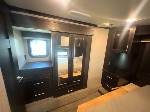 2021 Jayco Seismic 4113 Toy Hauler - Image 19