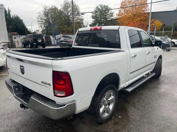 2017 Ram 1500 SLT CREW CAB - Image 5