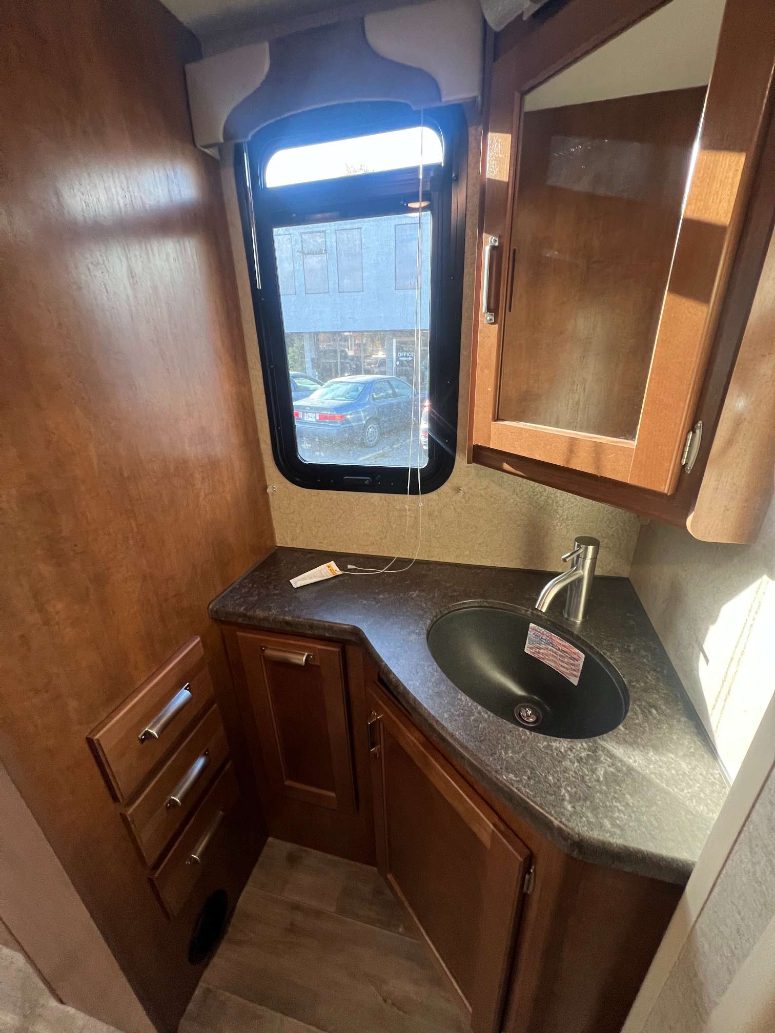 2020 Lance Camper 2465 - Image 19