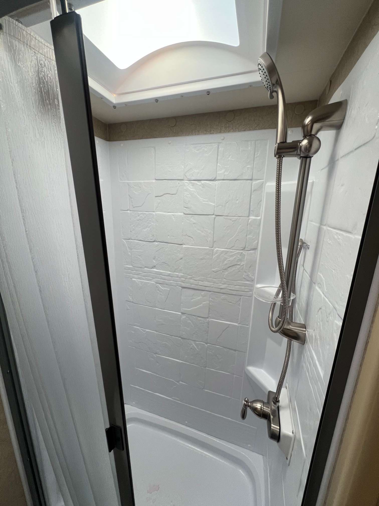 2020 Lance Camper 2465 - Image 16