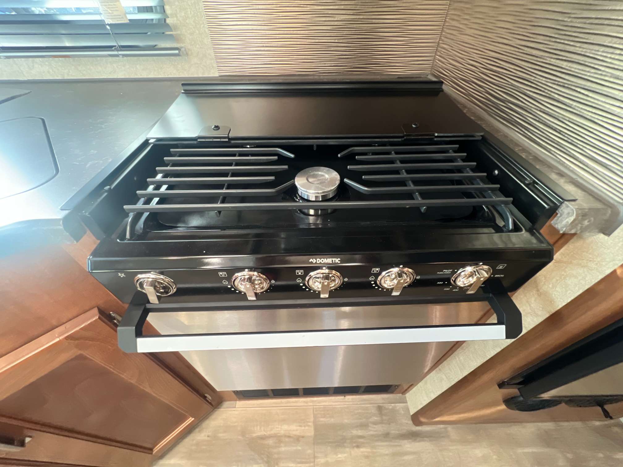 2020 Lance Camper 2465 - Image 22