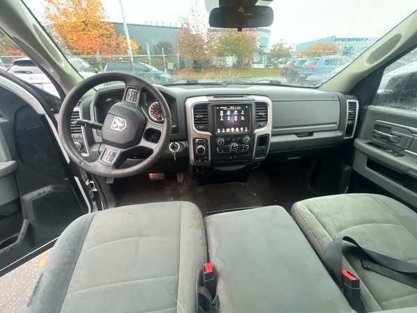 2017 Ram 1500 SLT CREW CAB - Image 10