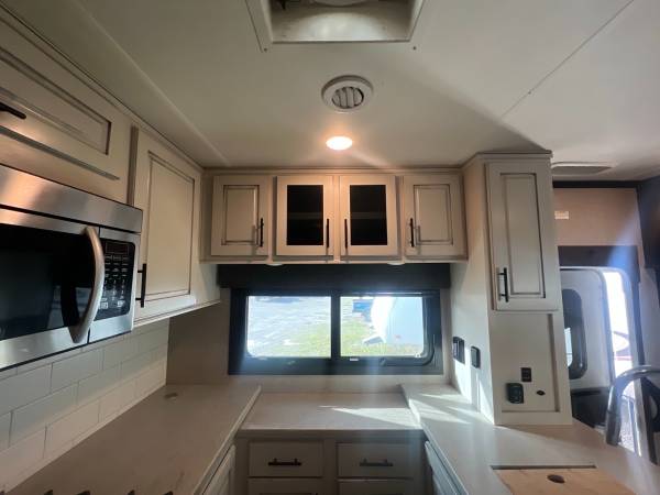 2021 Jayco Seismic 4113 Toy Hauler - Image 9