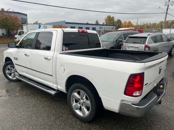 2017 Ram 1500 SLT CREW CAB - Image 8