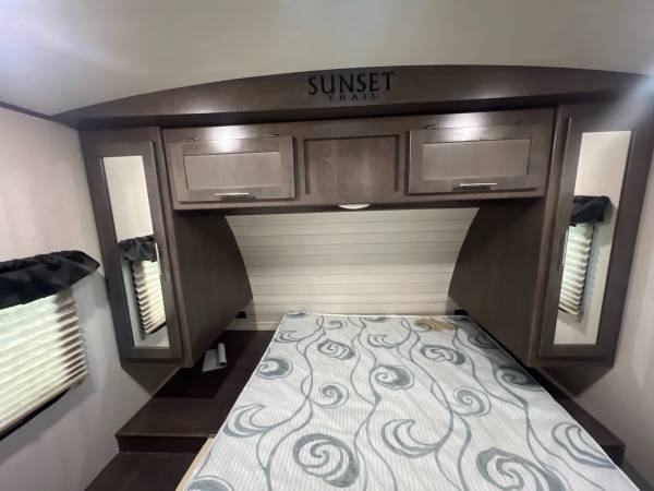 2019 Keystone Sunset 331BH - Image 16