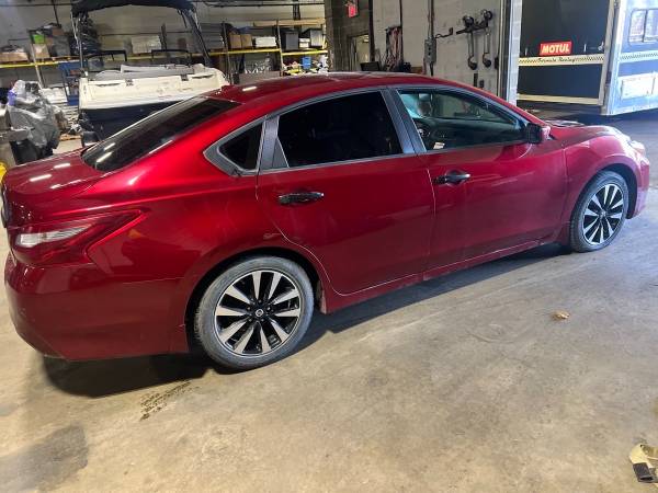 2018 Nissan Altima - Image 8