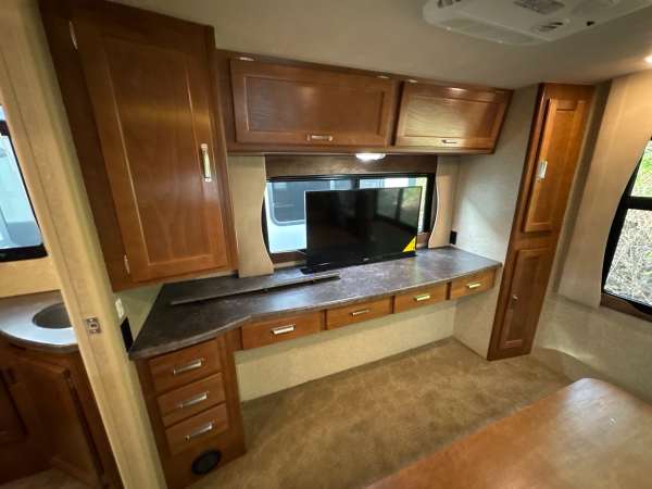 2020 Lance Camper 2465 - Image 8