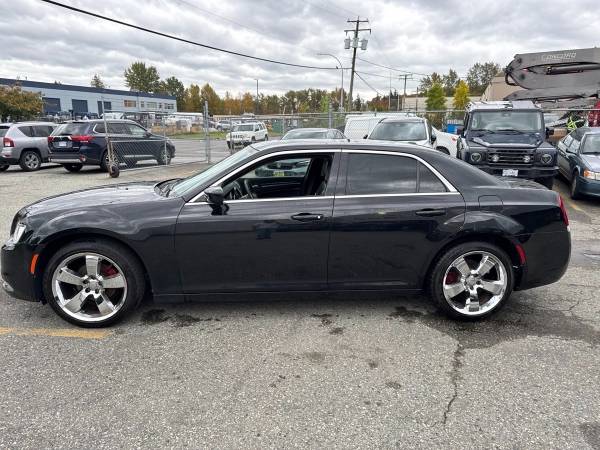 2017 Chrystler 300 Limited RWD - Image 3