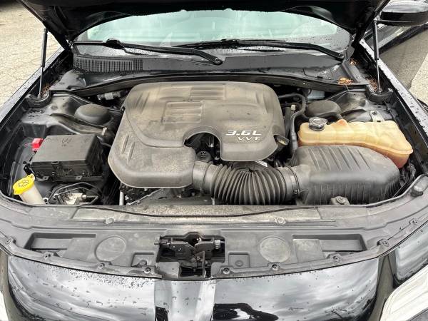 2017 Chrystler 300 Limited RWD - Image 14