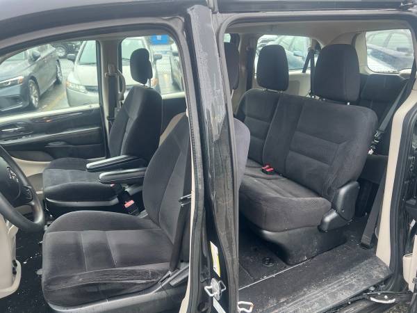 2014 Dodge Caravan SE - Image 12