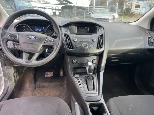 2016 Ford Focus SE - Image 11