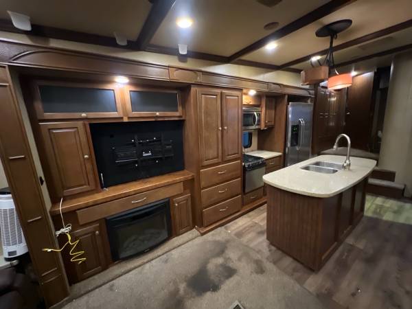 2015 Heartland Big Country 3450TS - Image 34