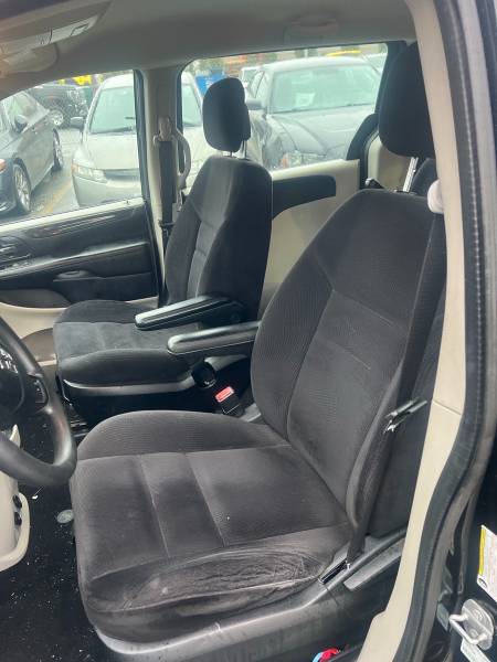 2014 Dodge Caravan SE - Image 13