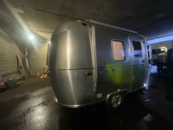 2022 Airstream Bambi 16RB - Image 5