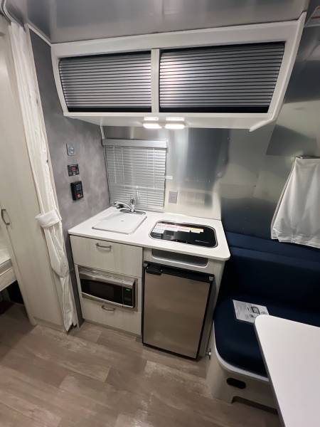 2022 Airstream Bambi 16RB - Image 9